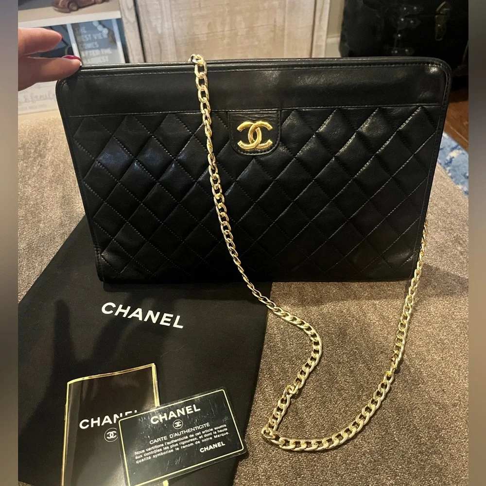 Sold!!🔥 Chanel Clutch W/ Chain - Picture 1 of 15